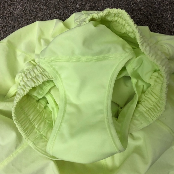 Lululemon Hotty Hot Low-Rise Lined Short 4" in Electric Lemon Size 2 Neon - Picture 12 of 16